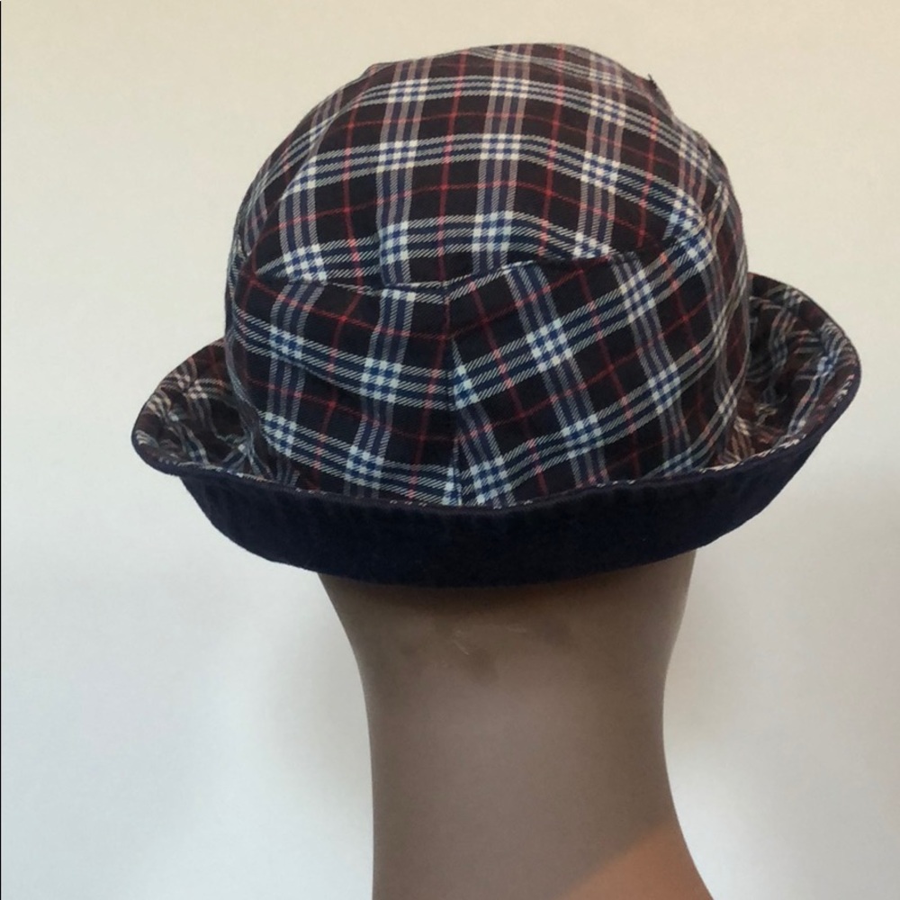 Authentic Burberry Bucky Hat. Like New - Picture 6 of 7